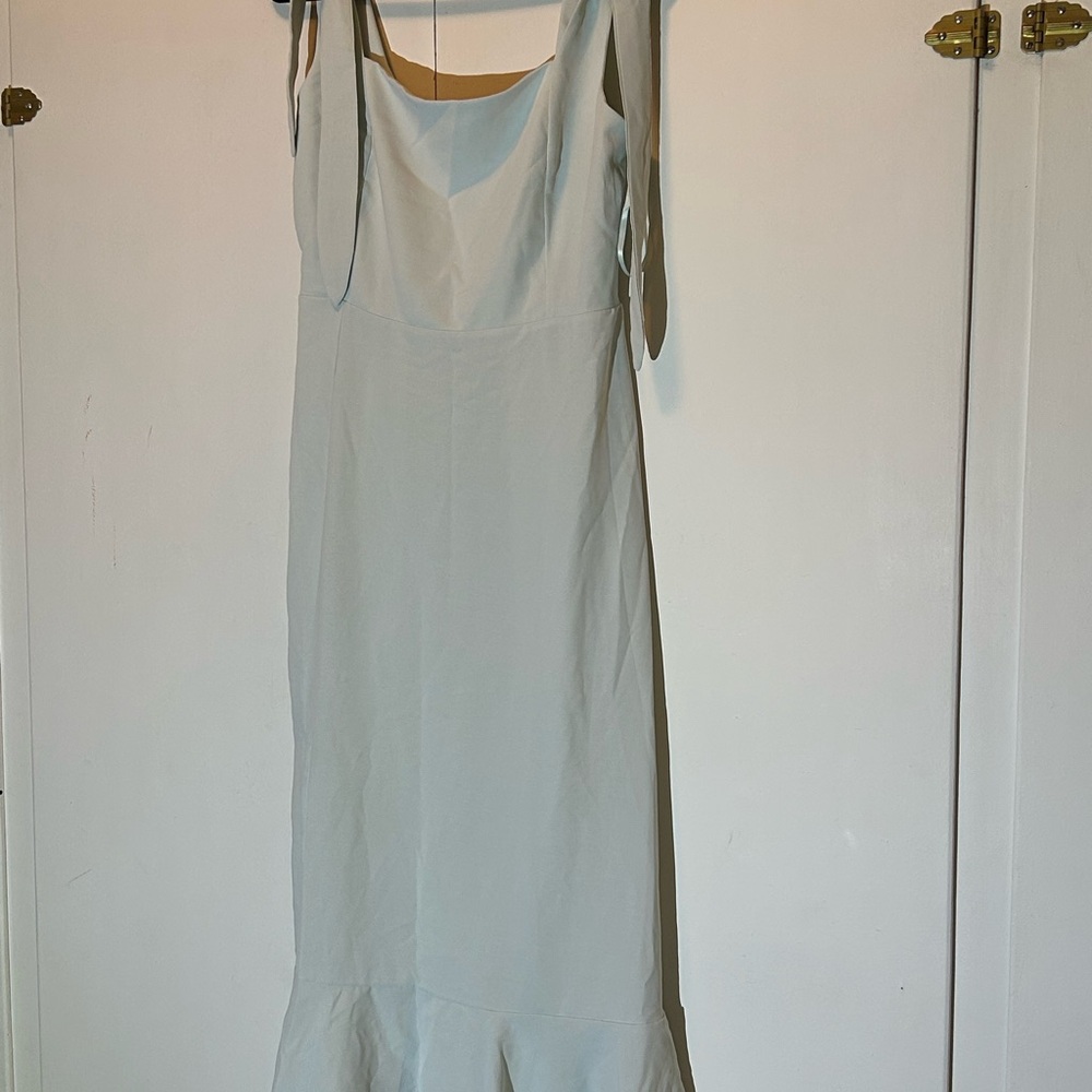 Elegant Midi Dress in Light Green (have 5) - Picture 2 of 10
